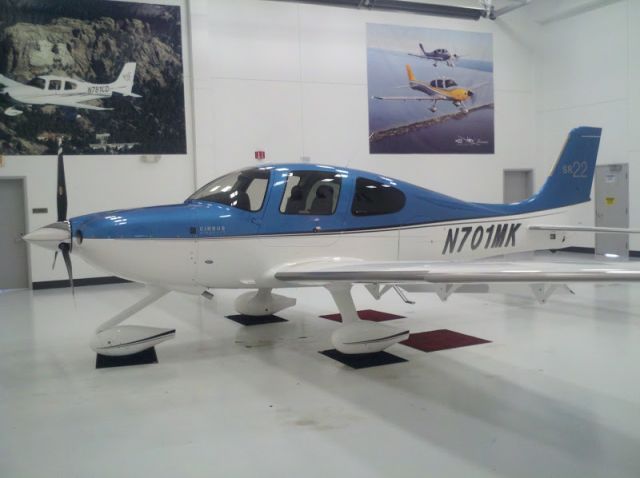 Cirrus SR-22 (N701MK)