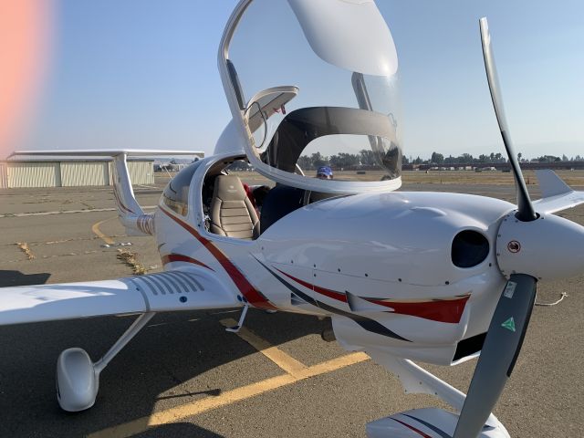 Diamond Star (N787SY)