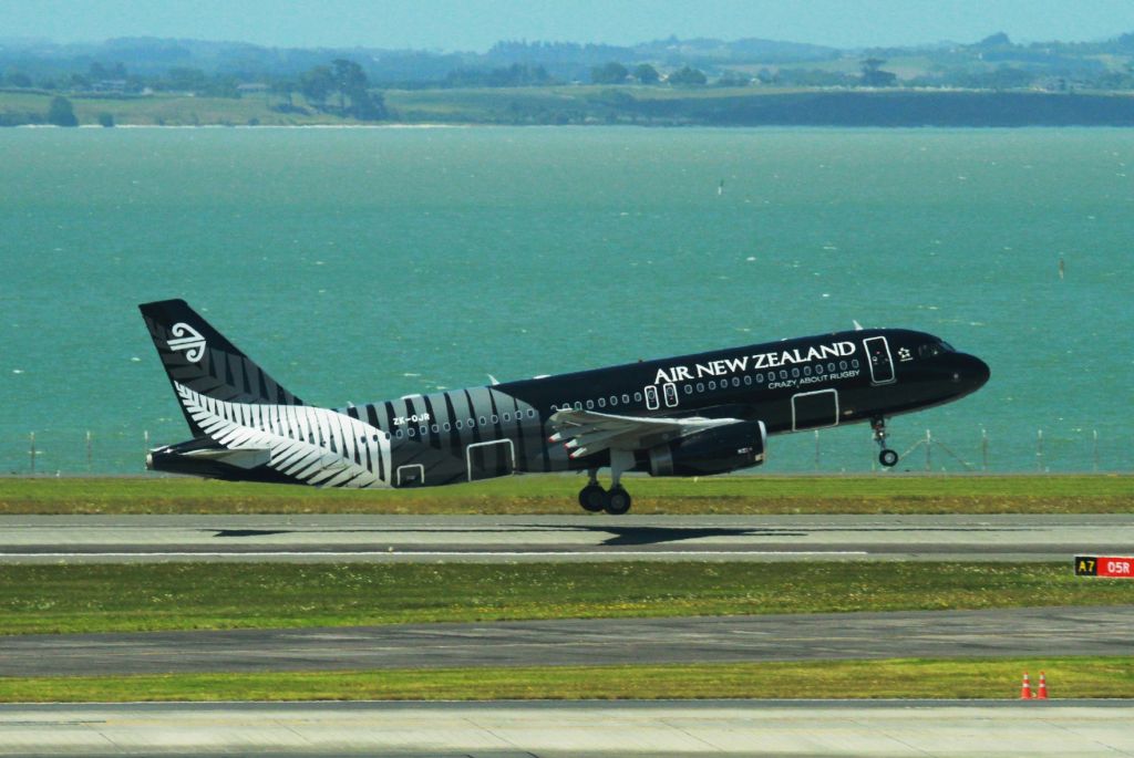 Airbus A320 (ZK-OJR)