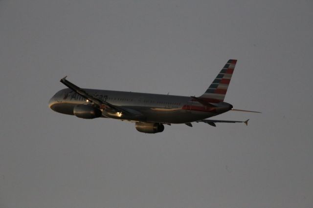 Airbus A321 (N544UW)
