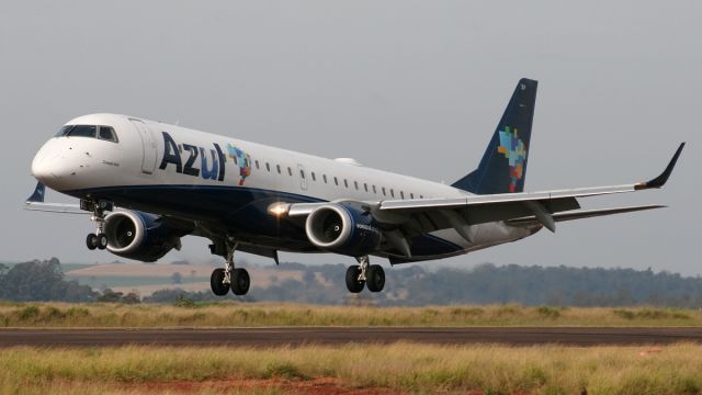 Embraer ERJ-190 (PR-AXP)
