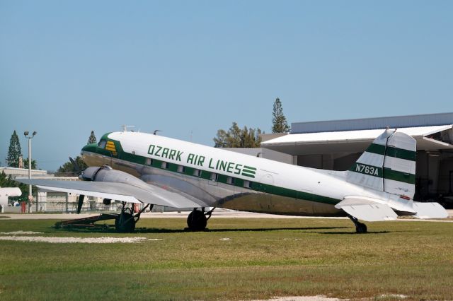 Douglas DC-3 (N763A)