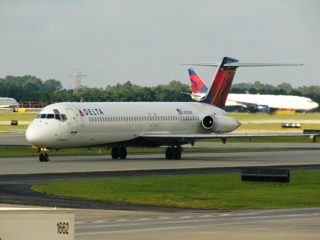 McDonnell Douglas DC-9-50 (N767NC)