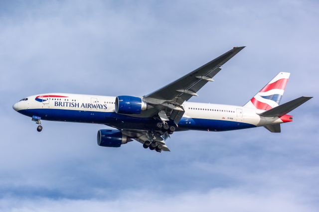 Boeing 777-200 (G-VIIA) - On short final to RWY 1L late in the afternoon. 01/19/2015.