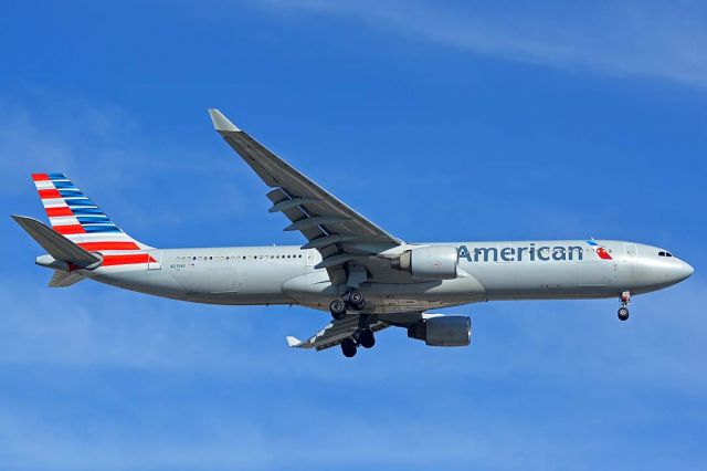 Airbus A330-300 (N276AY) - American Airbus A330-323 N276AY at Phoenix Sky Harbor on December 24, 2017. 