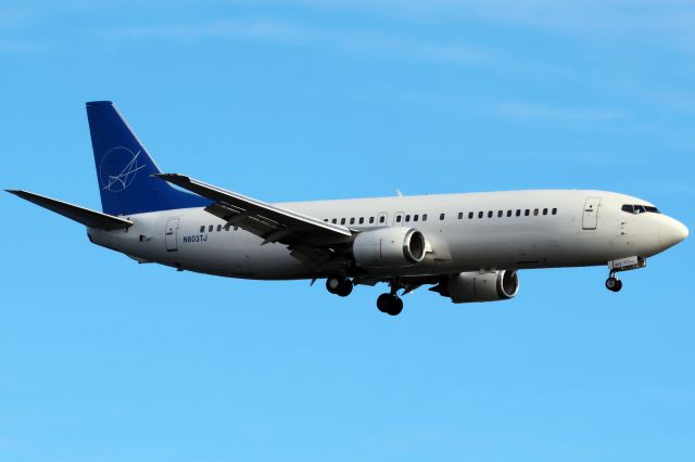 BOEING 737-400 (N803TJ) - Iaero b737400 arriving to Logan from Hanscom picking up NJ devils who played the Bruins.