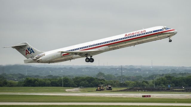 McDonnell Douglas MD-80 (N96200) - Maddog departing 13R