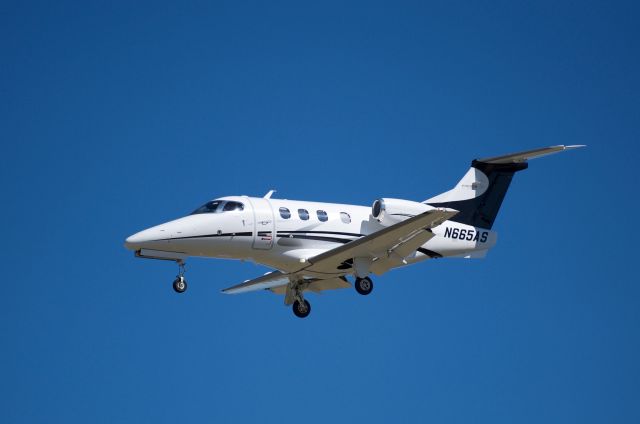 Embraer Phenom 100 (N665AS) - Landing 30L KHOU