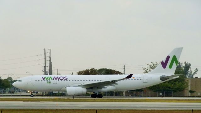 Airbus A330-200 (EC-MNY)