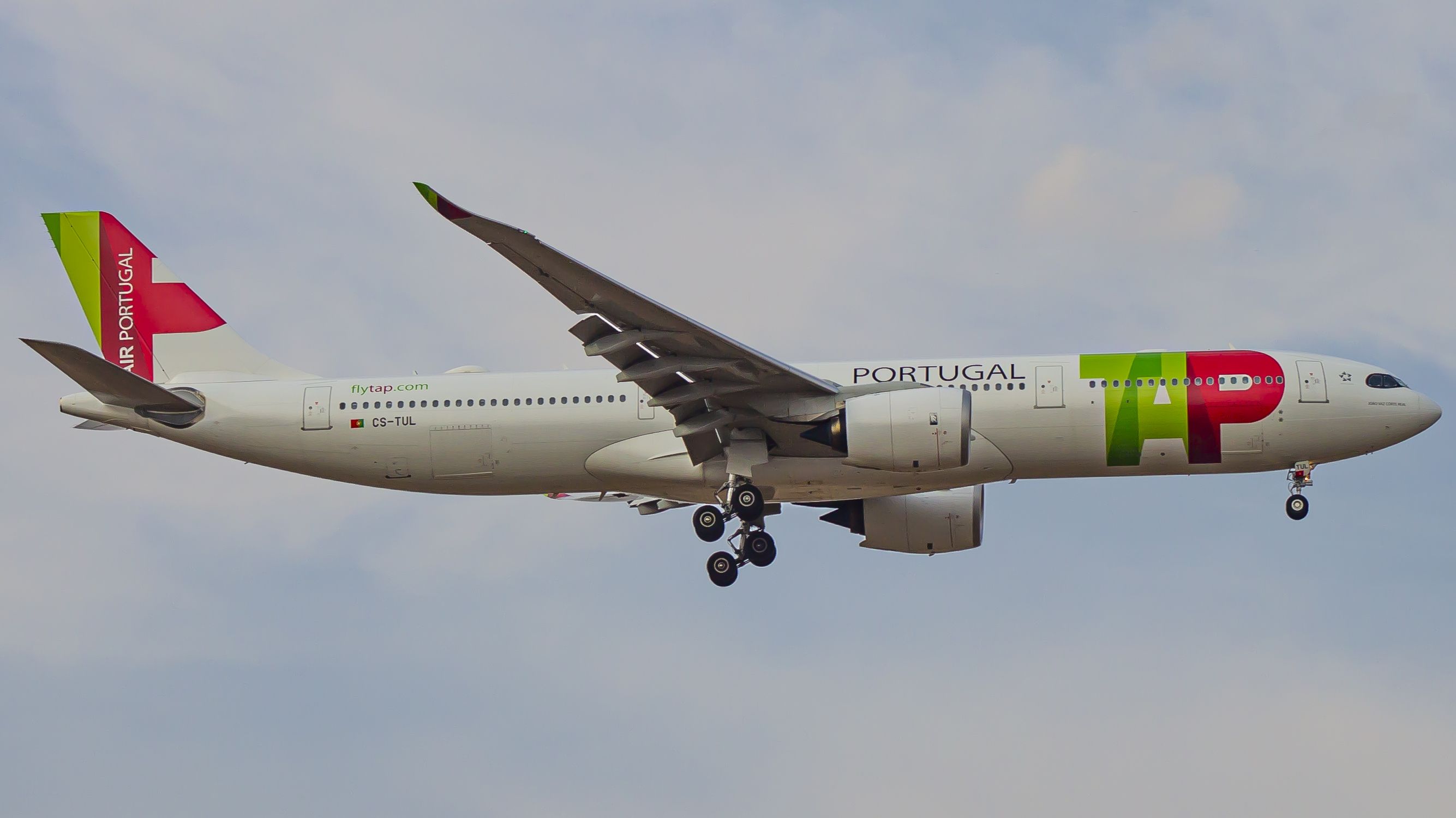 Airbus A330-900 (CS-TUL)