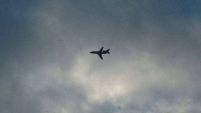 Dassault Falcon 2000 (N48MF) - Overflying the field on arrival