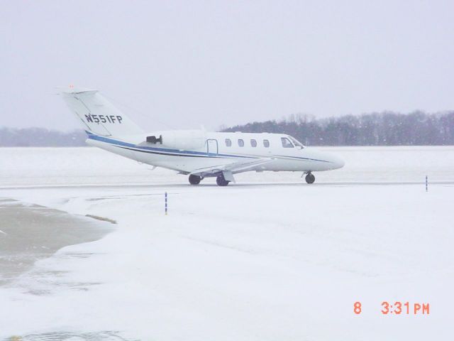 Cessna Citation CJ1 (N551FP) - Taxiing to rwy 27 for dept on 1/8/10