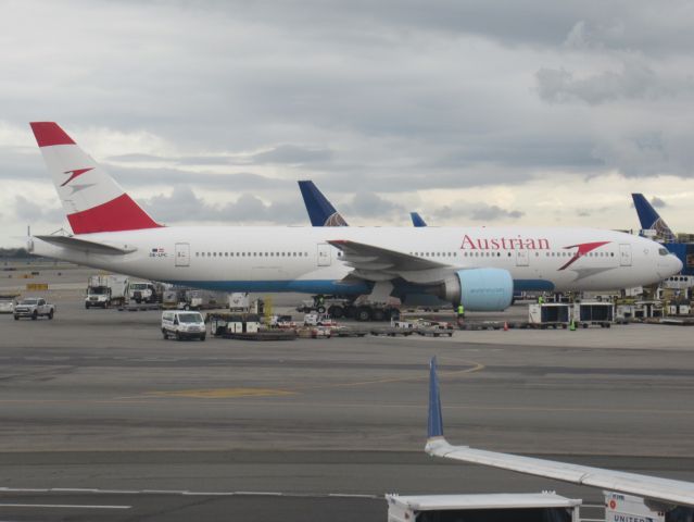 Boeing 777-200 (OE-LPC)