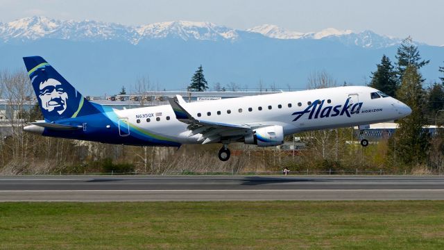 Embraer 175 (N635QX) - QXE2739 from SJC on short final to Rwy 34L on 4.1.19. (ERJ-175LR / msn 17000731).