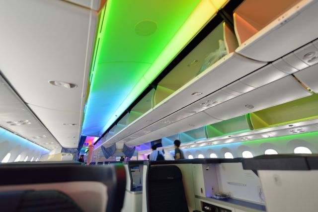 — — - Boeing 787-8