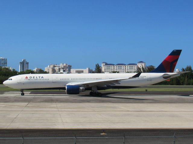 Airbus A330-300 (N819NW)