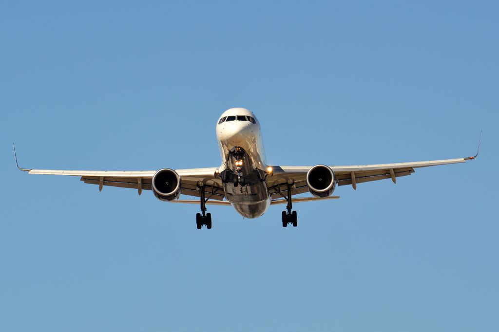 Boeing 757-200 (N6710E)