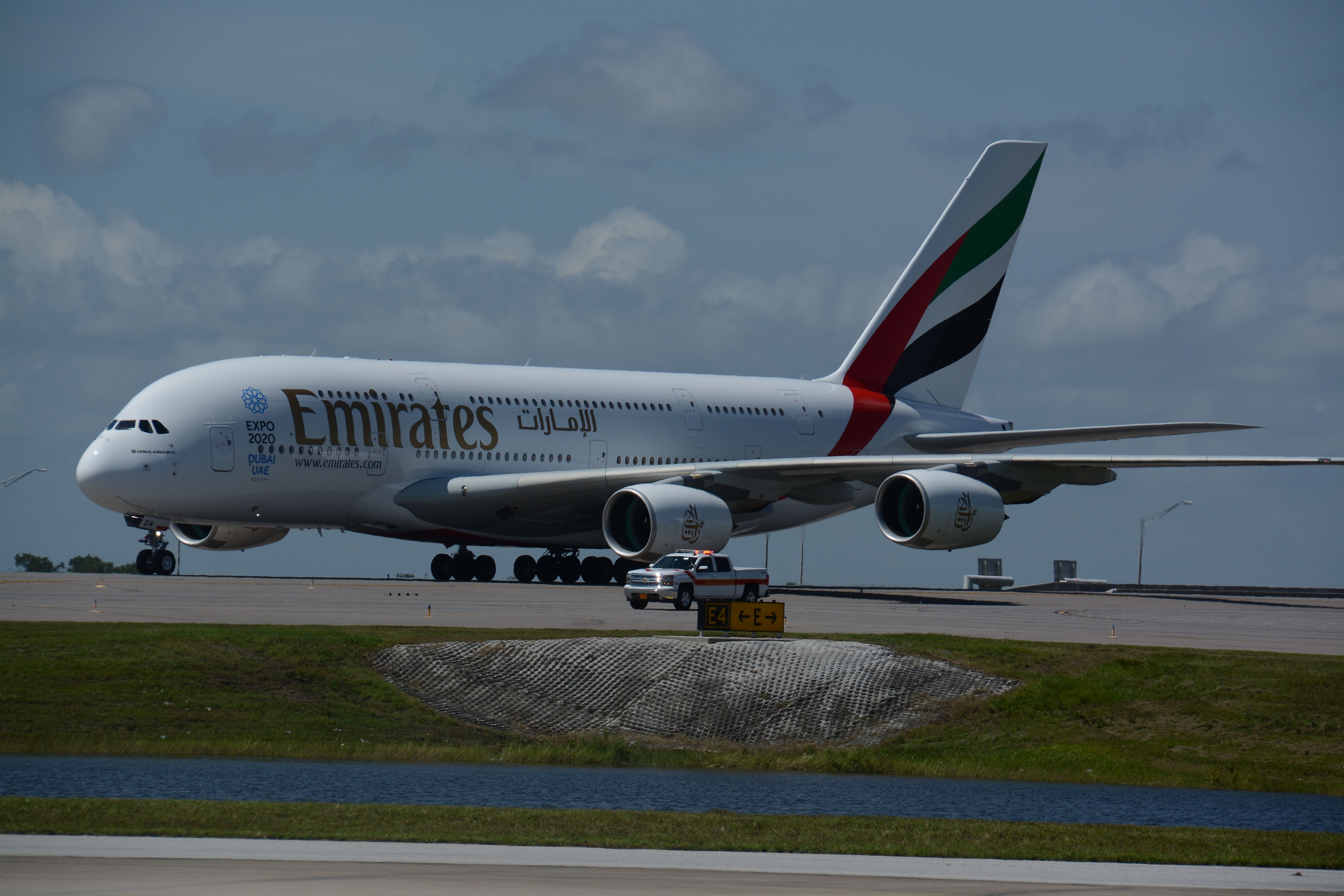 Airbus A380-800 (A6-EOM)