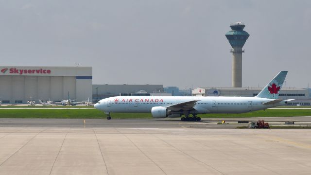 BOEING 777-300ER (C-FIUL) - Air Canada Boeing 777-333(ER) C-FIUL in Toronto 