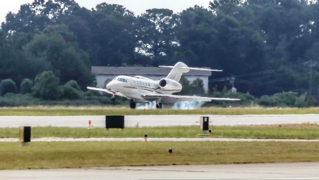 X770XJ — -  Landing fighting the calm to strong crosswinds.