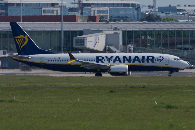 Boeing 737 MAX 8 (EI-IHX)