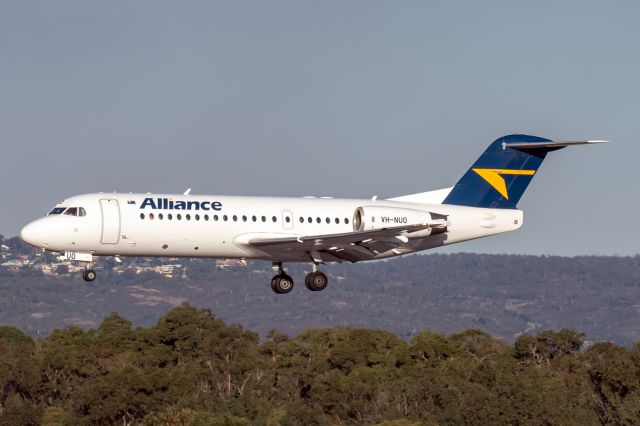 Fokker 100 (VH-NUO) - Fokker 100 cn 11509. Alliance VH-NUO rwy 03 arrival YPPH 20 ay 2023