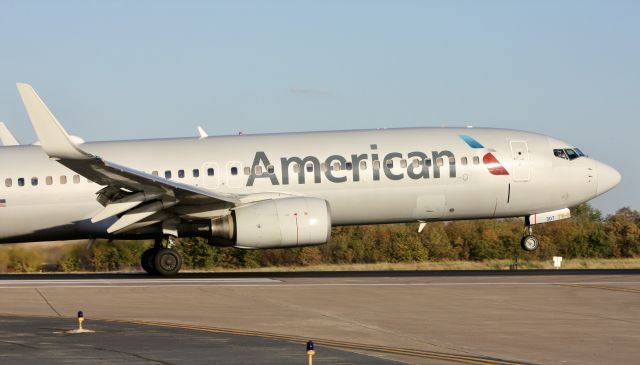 Boeing 737-800 (N987AN)
