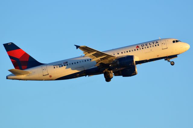 Airbus A320 (N333NW)