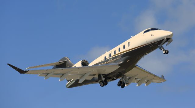 Canadair Challenger 350 (N516FX)
