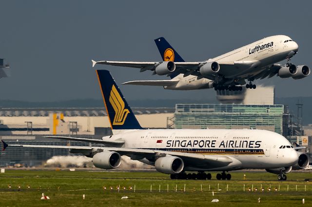 Airbus A380-800 (D-AIMC) - the flying is the sharp one, the other is heazy!