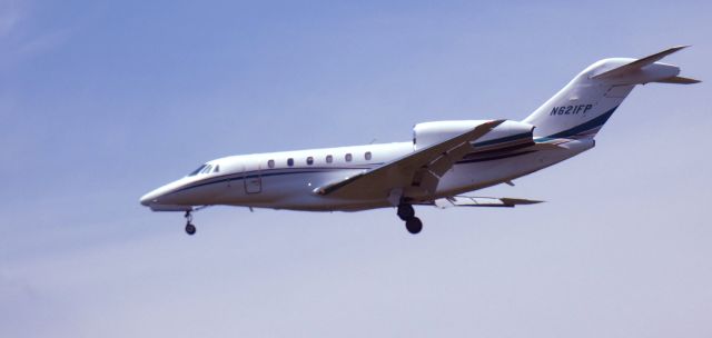 Cessna Citation X (N621FP) - About to touch down is this 1998 Cessna 750 Citation X in the Summer of 2024.