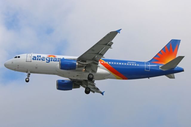 Airbus A320 (N258NV) - AAY1632 from Punta Gorda (KPGD) on short-final for RWY 24R on 24 Jul 2018. N258NV entered the Allegiant fleet in Feb 2018.