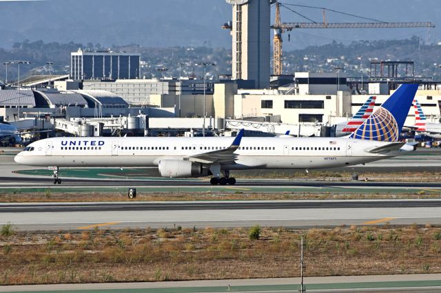 BOEING 757-300 (N77871)