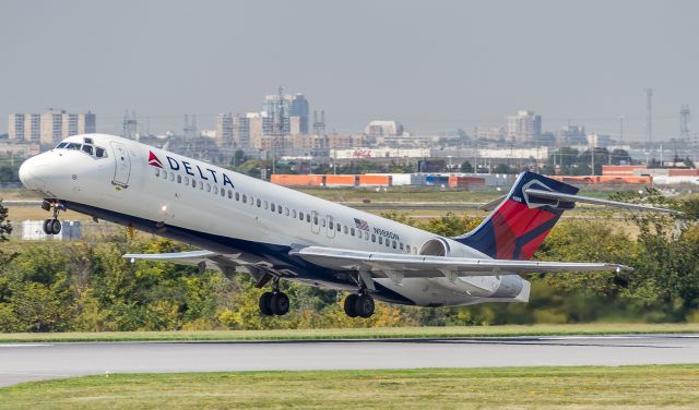 Boeing 717-200 (N988DN)