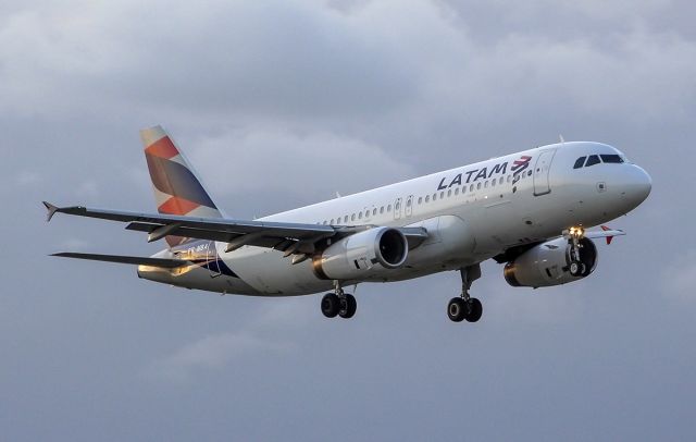 Airbus A320 (PR-MBA)