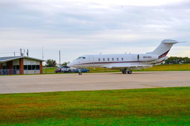 Canadair Challenger 350 (N743QS)