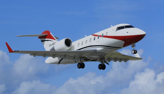 Canadair Challenger (XA-NDY)