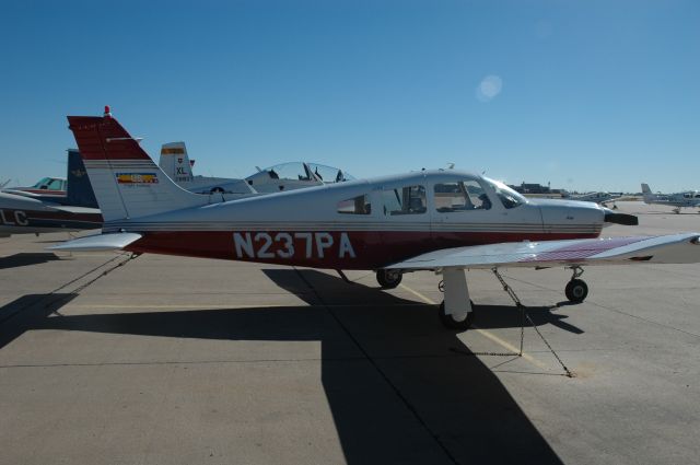 Piper Cherokee Arrow (N237PA)