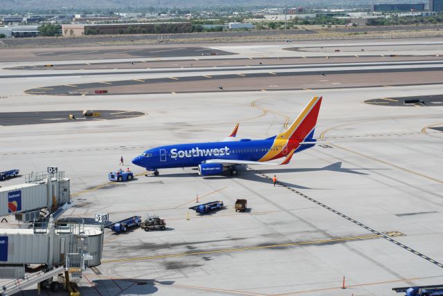 Boeing 737-700 (N7712G)