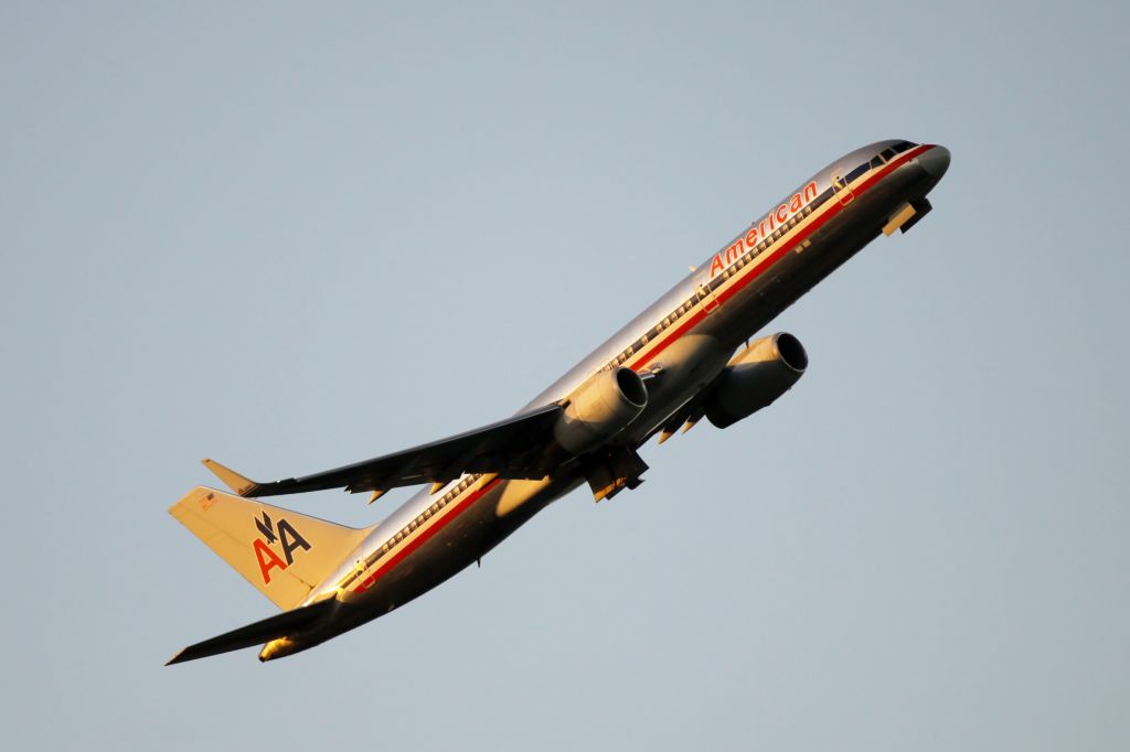 Boeing 757-200 (N199AN)