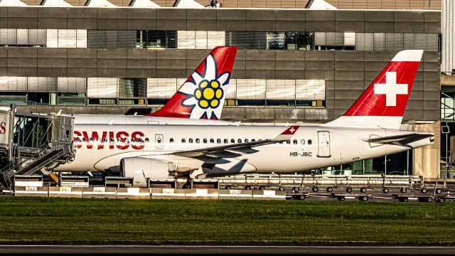 Airbus A220-100 (HB-JBC)