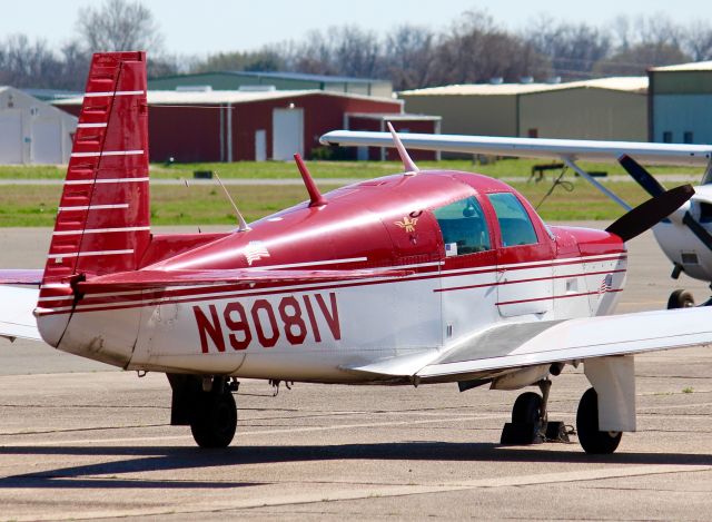 Mooney M-20 (N9081V) - At Downtown Shreveport. 