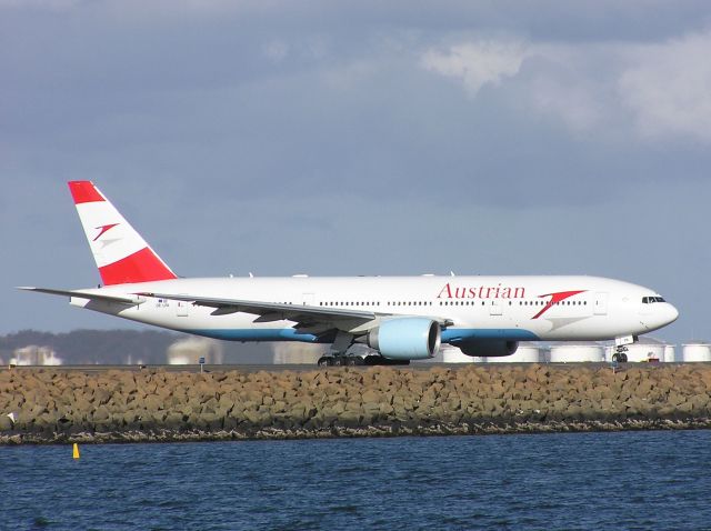 OE-LPA — - This Austrian 777 looking good arriving in Sydney Australia on 12/07/2006.br /MSN 28698 LN 87br /This 777 is named "MELBOURNE"