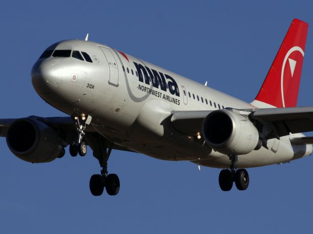 Airbus A319 (N324NB)