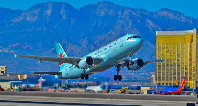 Airbus A320 (C-FFWN) - C-FFWN Air Canada 1991 Airbus A320-211 cn 159 - Las Vegas - McCarran International Airport (LAS / KLAS)br /USA - Nevada November 7, 2015br /Photo: Tomás Del Coro