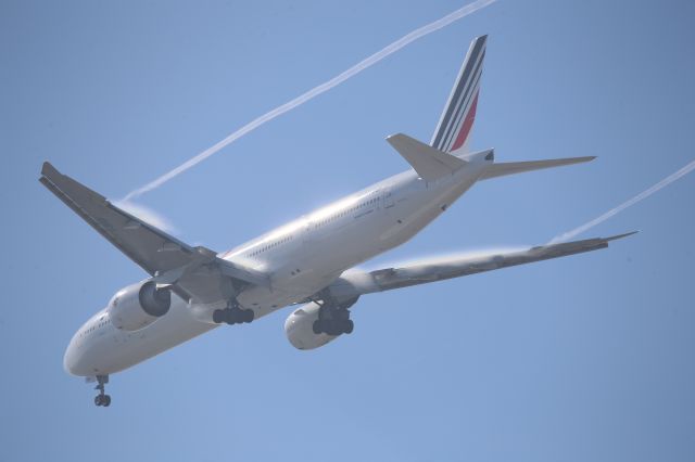 BOEING 777-300ER (F-GSQF)