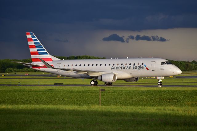 Embraer 170/175 (N238NN)