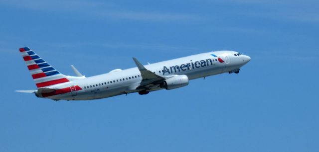 Boeing 737-800 (N925AN) - Shortly after departure is this 1999 American Airlines Boeing 737-823 in the Summer of 2022.