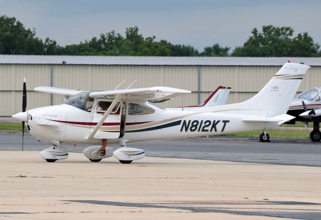 Cessna Skylane (N812KT) - Seen at KFDK on 7/25/2010.      http://discussions.flightaware.com/profile.php?mode=viewprofile&u=269247