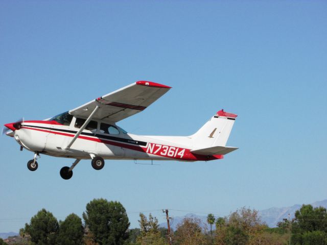 Cessna Skyhawk (N73614) - Taking off RWY 24